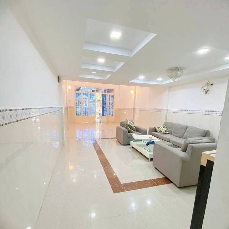 100 sqm Land Size Flat House K pronájmu