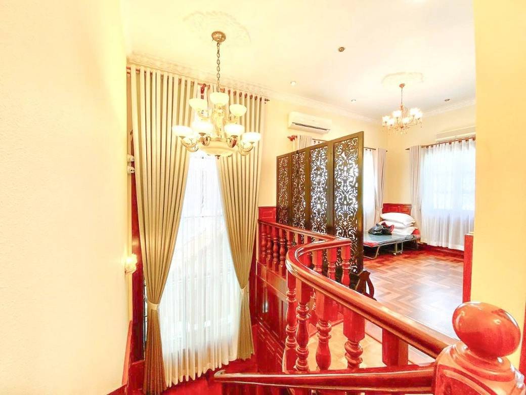 $1,600 Condo