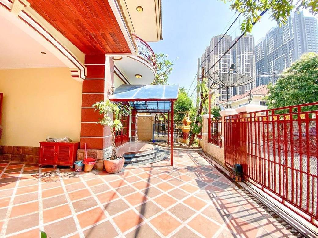 450 sqm Land Size Condo For Rent