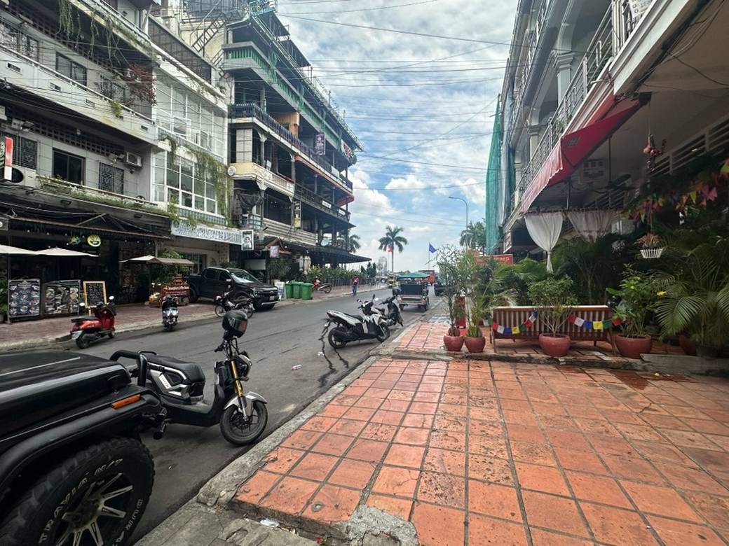 72 sqm Land Size Shophouse K pronájmu