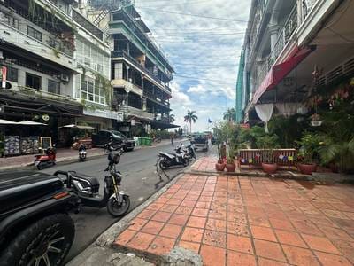 72 sqm Land Size Shophouse K pronájmu