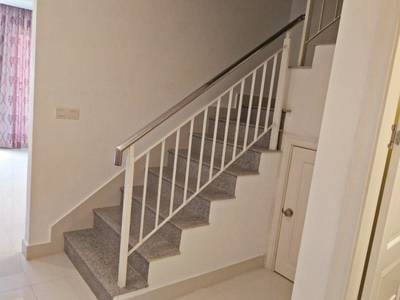 180 sqm Living Size Řadový dům K pronájmu in Sen Sok