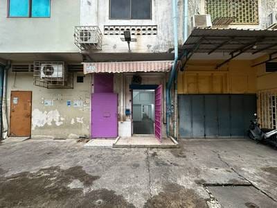 100 sqm Land Size Shophouse K pronájmu