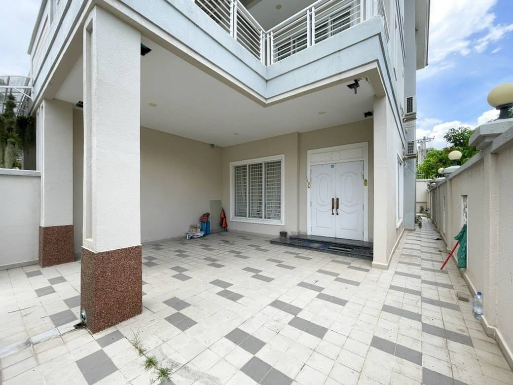 Dwuwilla Na wynajem o powierzchni mieszkalnej 168 m² w Chbar Ampov