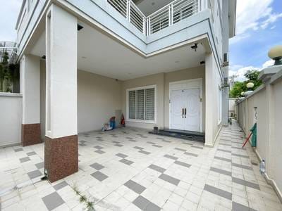 Dwuwilla Na wynajem o powierzchni mieszkalnej 168 m² w Chbar Ampov