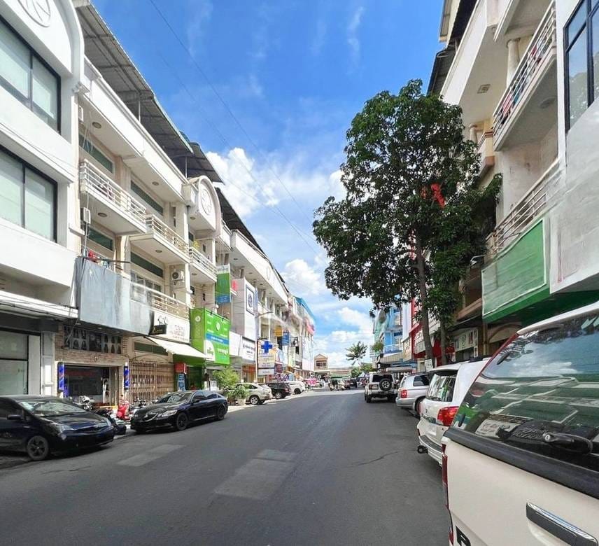 $790,000 Maison-boutique