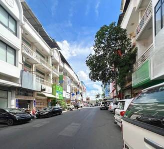 $790,000 Maison-boutique