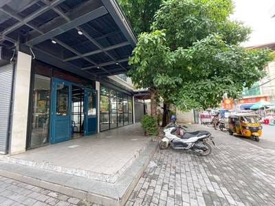 $3,200 Maison-boutique