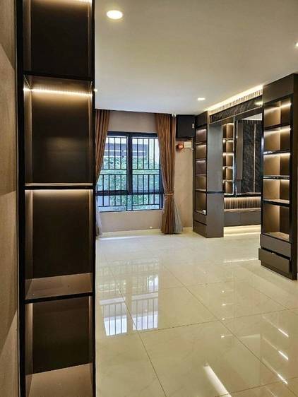 5 Bedrooms Vila Na prodej