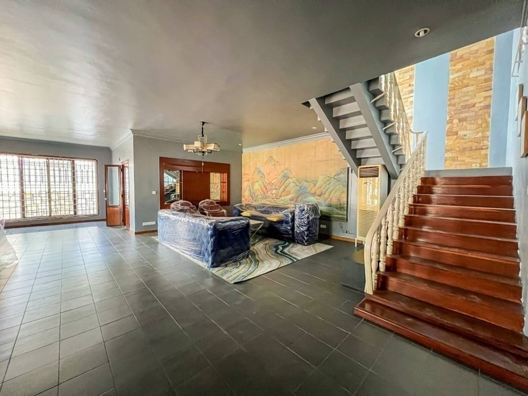 12 Bedrooms Vila K pronájmu for $5,000