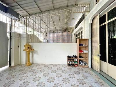 152.5 sqm Land Size Shophouse Na prodej