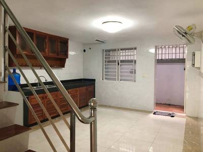Shophouse K pronájmu in Sen Sok $1,000