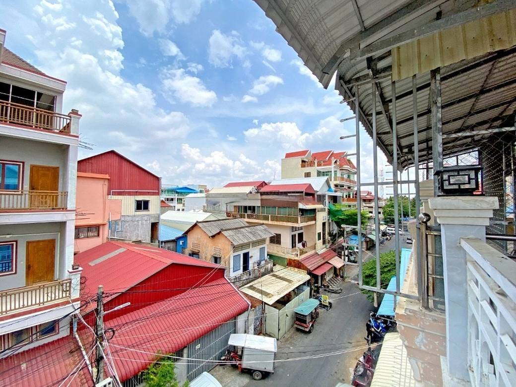 135.3 sqm Living Size House and lot Na prodej in Toul Kork