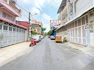 63.45 sqm Land Size House and lot Na prodej