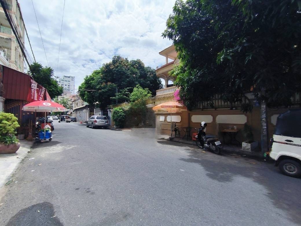 580.5 sqm Land Size Villa For Sale
