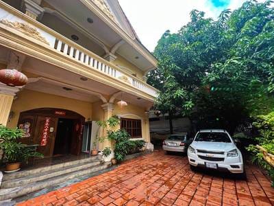 $2,350,000 Villa