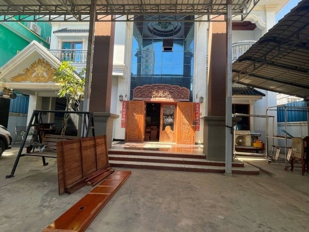 $4,000 Vila