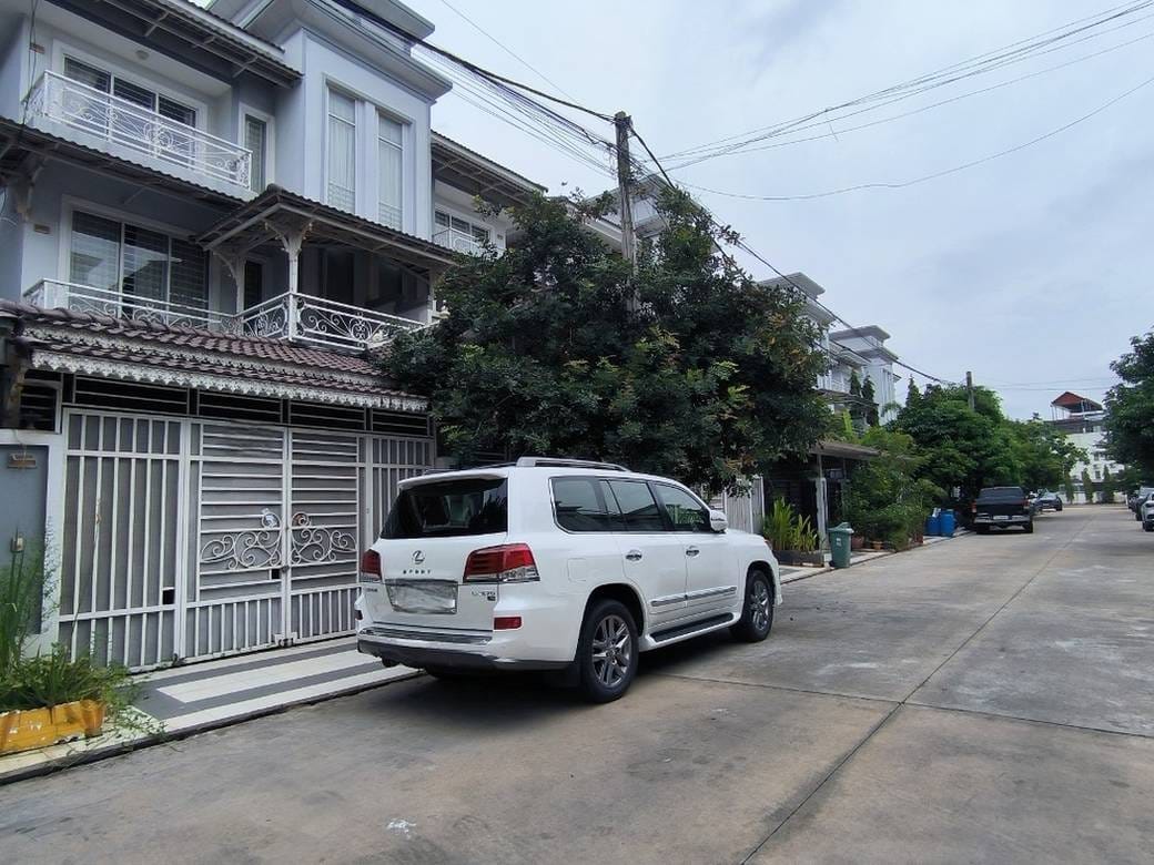 $1,300 Villa