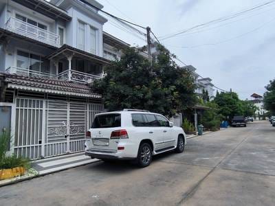 $1,300 Villa