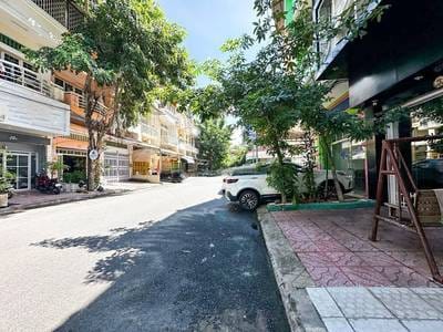 80平方米土地面积的店屋出租