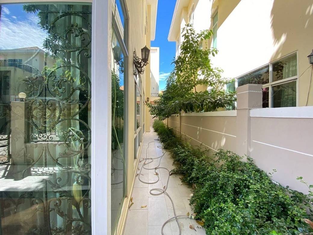 320 sqm Land Size Vila K pronájmu