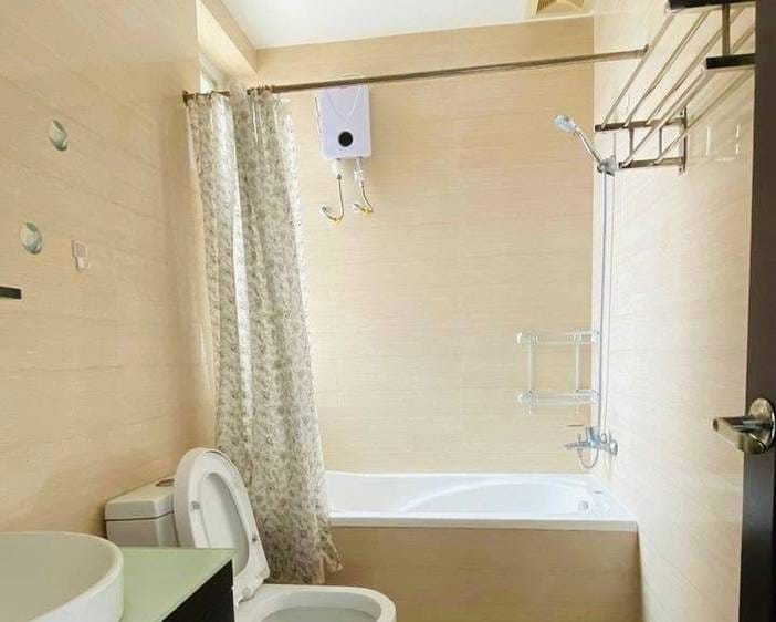 3 Bedrooms Condo Na prodej for $300,000
