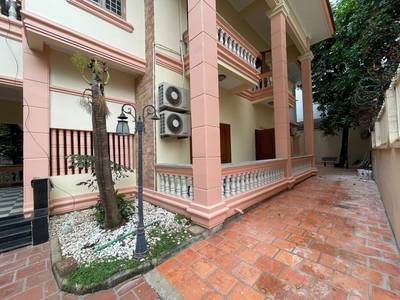 $4,000 Vila