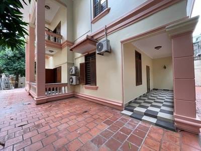 600 sqm Land Size Vila K pronájmu