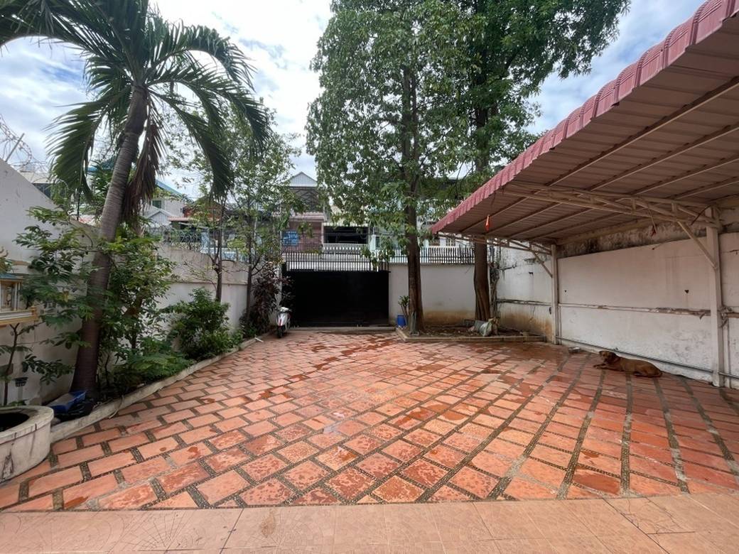 385 sqm Land Size Villa For Sale & Rent