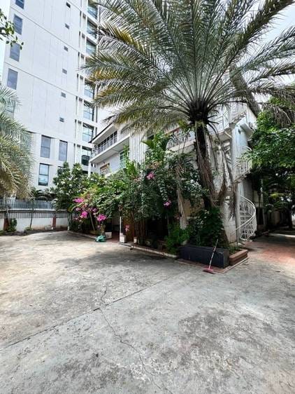 Building For Rent in Chamkarmon $7,300