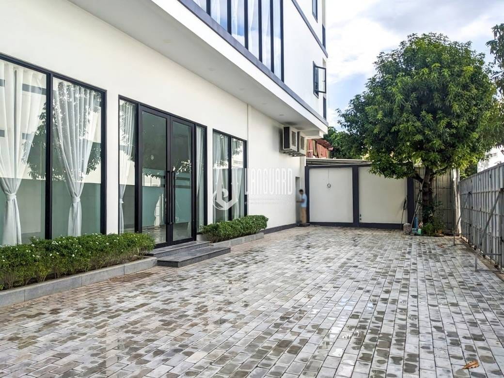 អាគារ សំរាប់ជួល នៅToul Kork តម្លៃ $4,500
