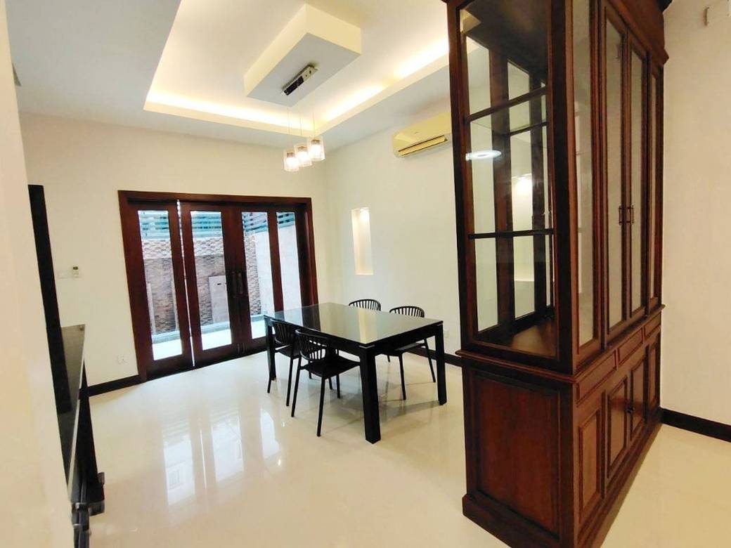 Dom szeregowy Na wynajem o powierzchni mieszkalnej 105 m² w Chamkarmon