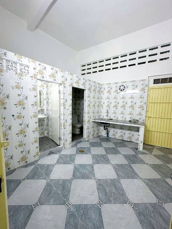 80 sqm Land Size Shophouse K pronájmu