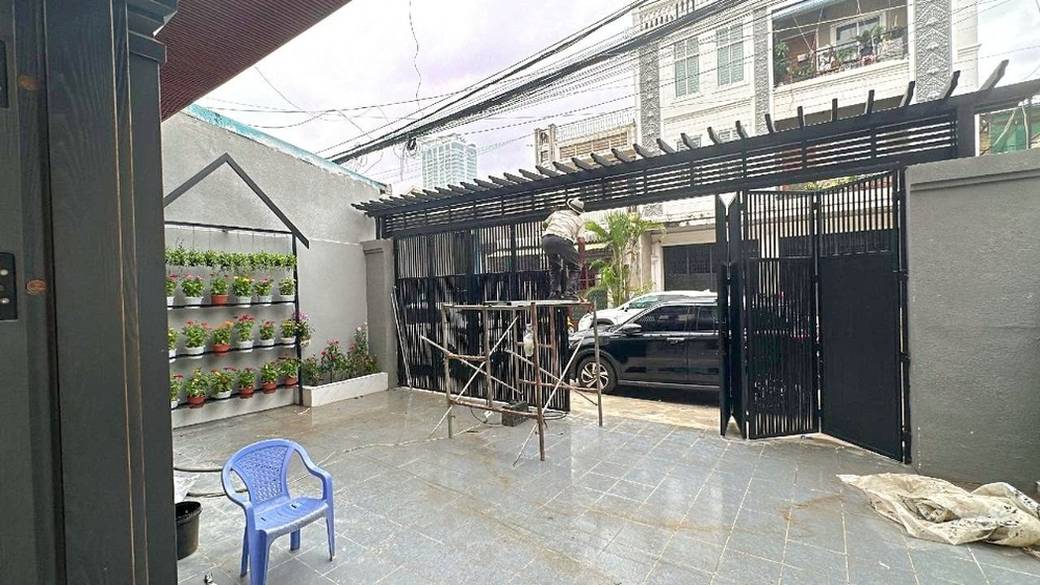 $1,500 の店舗付住宅