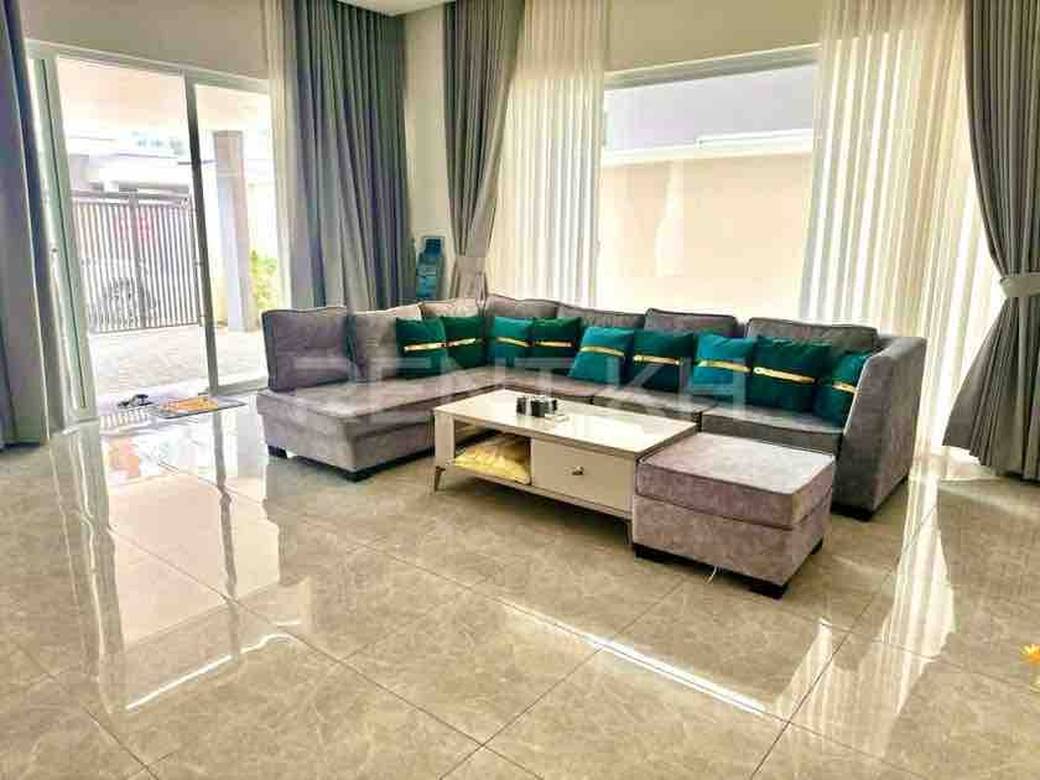 184平方米土地面积的双子别墅出租