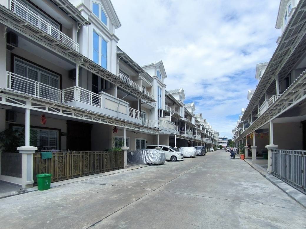 232 sqm Land Size Link House For Sale