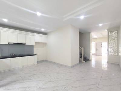8 Bedrooms Link House For Sale