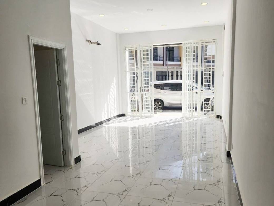 ลิงก์เฮ้าส์ For Sale & Rent พื้นที่ใช้สอย 229.6 ตร.ม. ใน Prek Pnov
