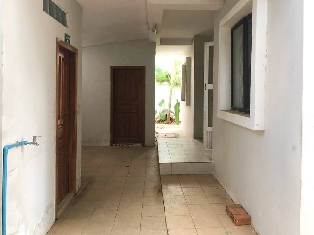$1,800 Vila