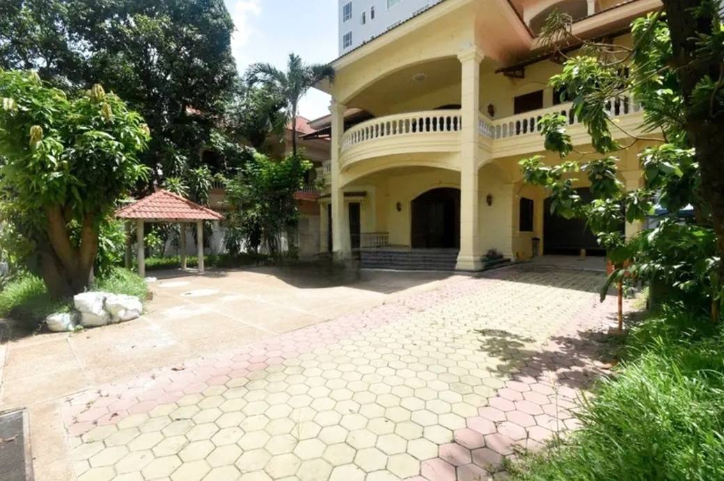 600 sqm Land Size Vila K pronájmu
