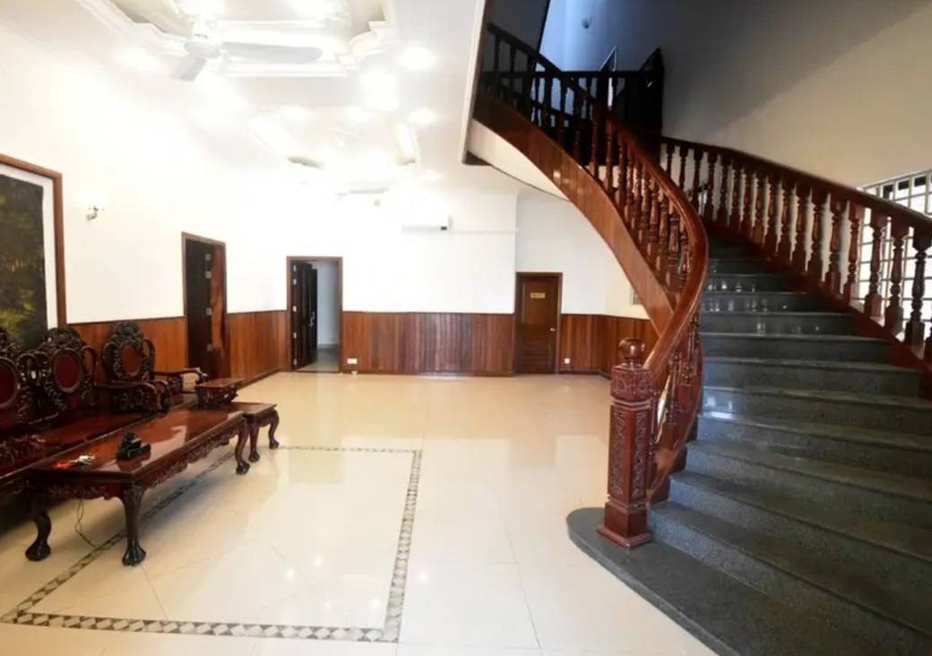 $4,000 Vila