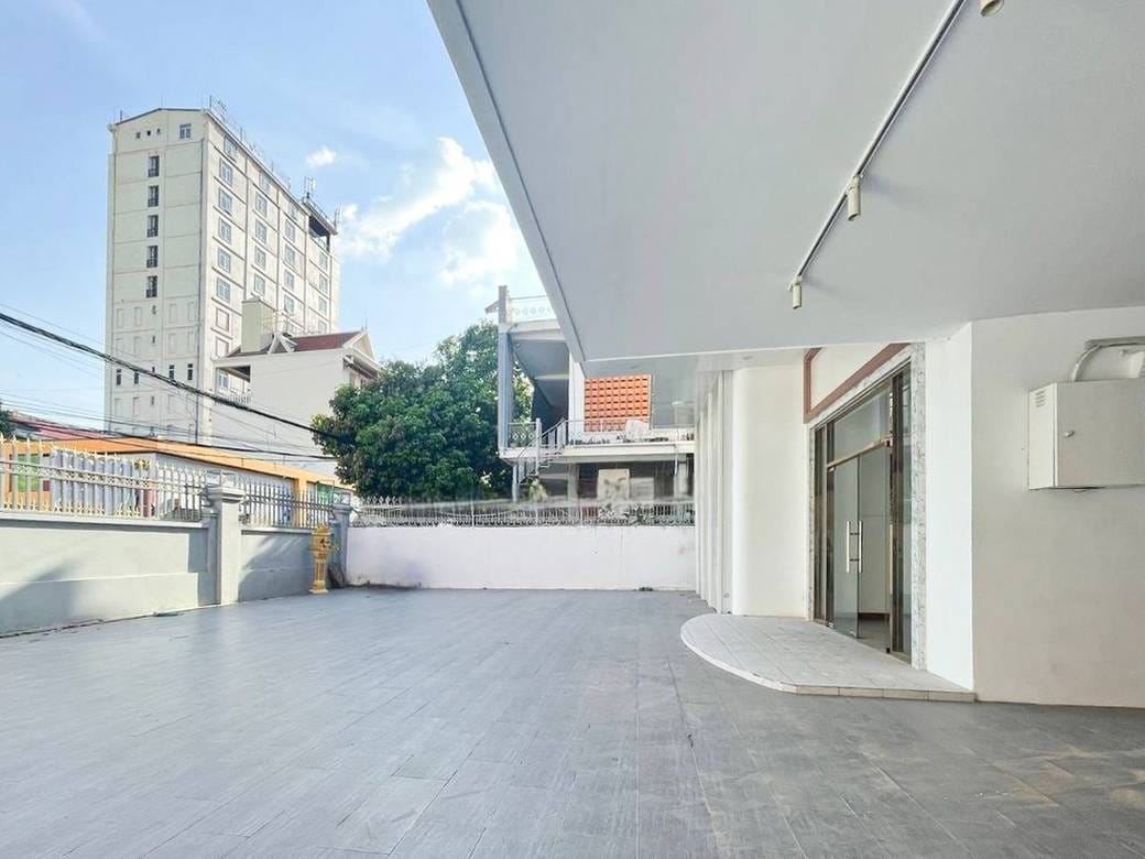 375 sqm Land Size Villa For Rent
