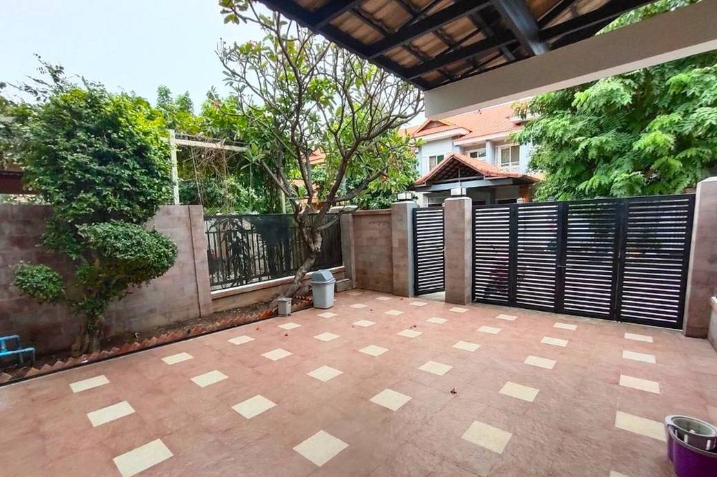 180 sqm Land Size Vila K pronájmu