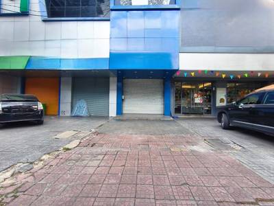 $1,800 店屋