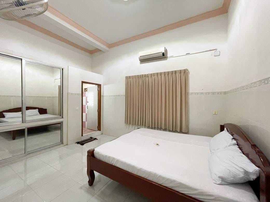 2 Bedrooms Apartmán K pronájmu for $300