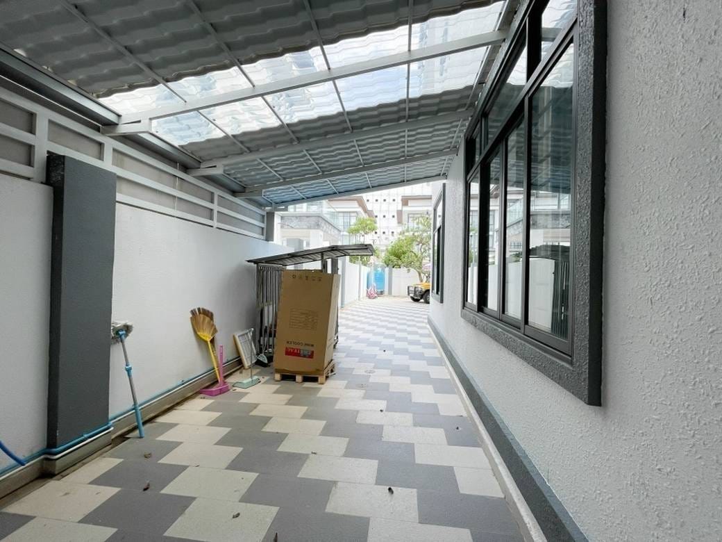 $5,000 Villa