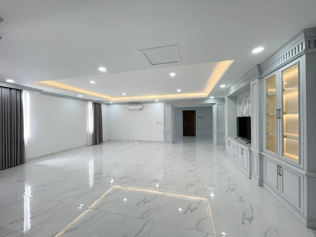 600 sqm Land Size Villa For Rent