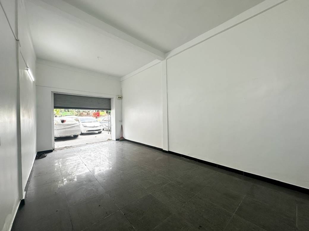 Shophouse For Rent with 1 Parking Space