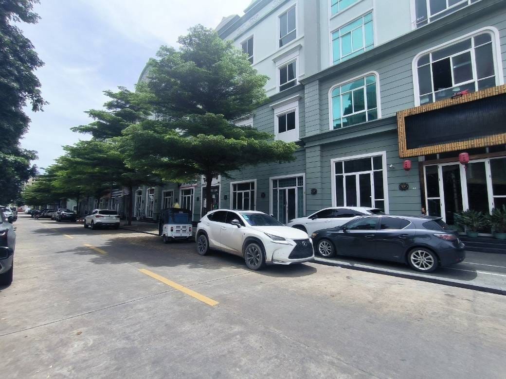 $2,000 Shophouse