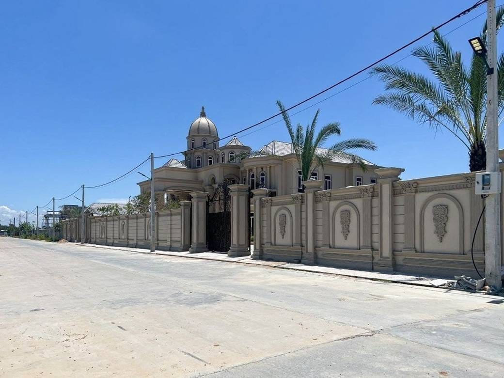 2,520 sqm Land Size Villa For Sale